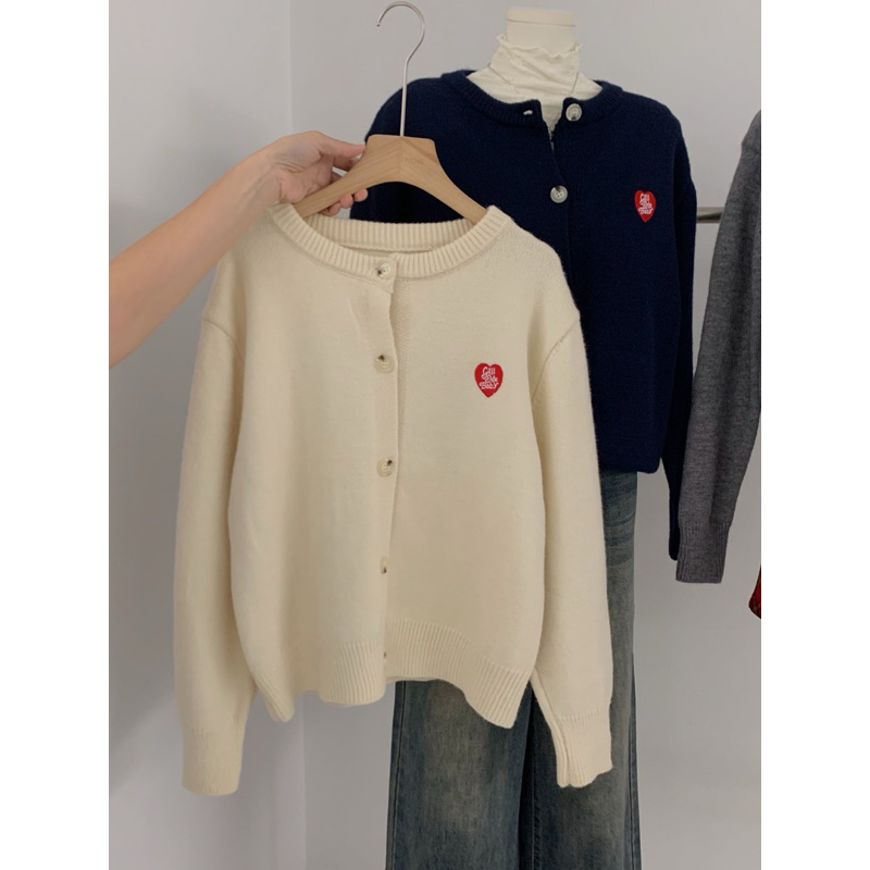 KAYY. Áo cardigan len thêu tim _ A996