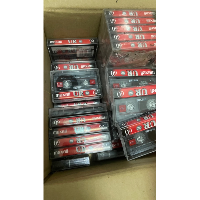 Băng cassette Maxell -UR trắng nguyên hộp