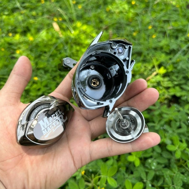 Máy câu lure máy ngang câu cá Matel Master tay trái và tay phải tải cá 12kg