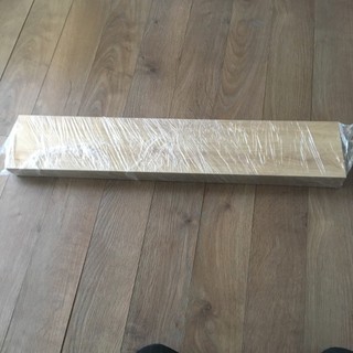 Bộ 2 tấm kệ treo tường kích thước 80x12cm, dày 17 li chống ẩm, không kèm phụ kiện lắp ráp.
