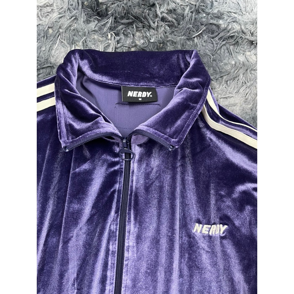 Áo lẻ Nerdy nhung màu tím đậm