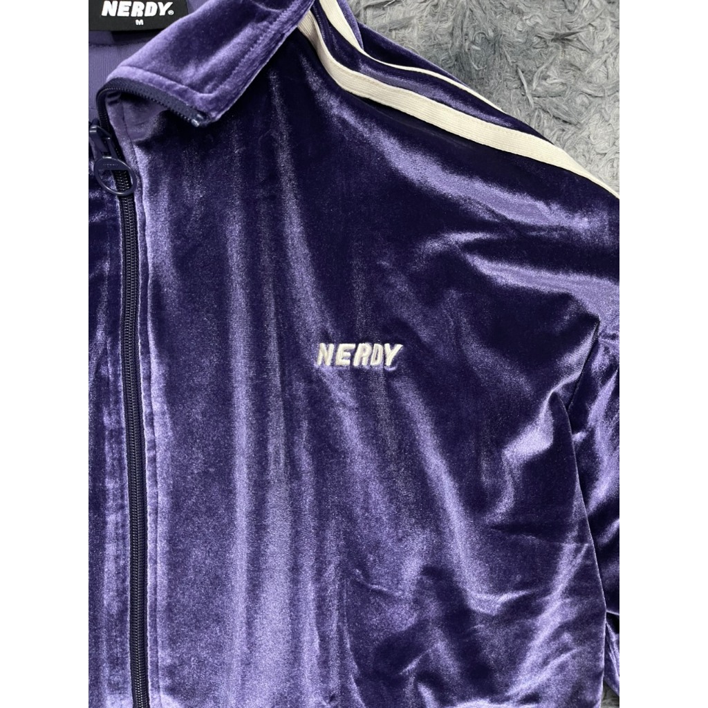 Áo lẻ Nerdy nhung màu tím đậm