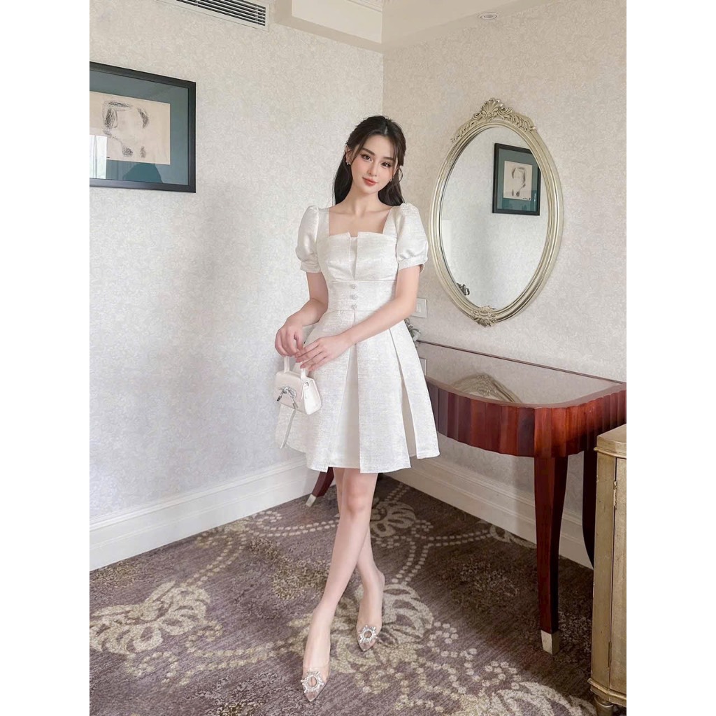 Đầm thiết kế voan tơ cổ V