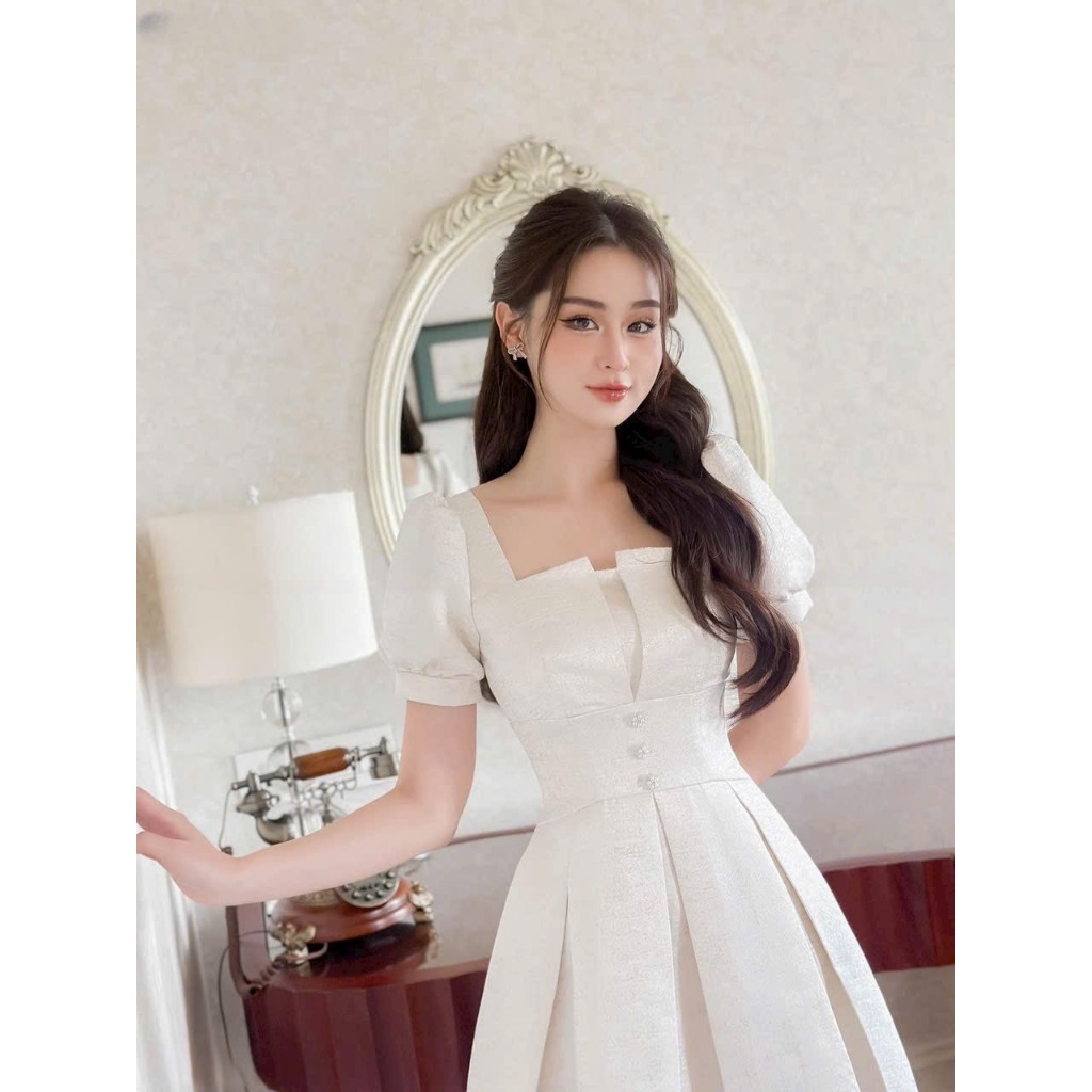 Đầm thiết kế voan tơ cổ V