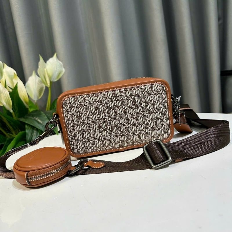 Túi đeo chéo coac.h CHARTER SLIM CROSSBODY IN MICRO SIGNATURE JACQUARD✨Mẫu túi coac.h nam nhỏ gọn dễ dùng