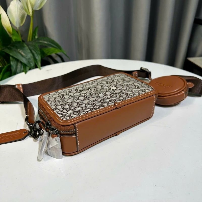 Túi đeo chéo coac.h CHARTER SLIM CROSSBODY IN MICRO SIGNATURE JACQUARD✨Mẫu túi coac.h nam nhỏ gọn dễ dùng