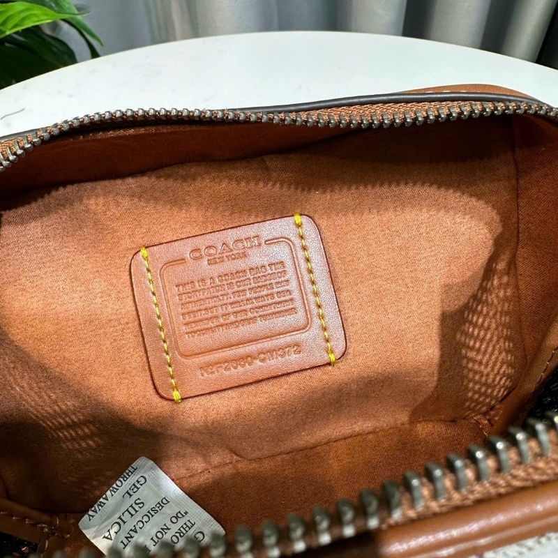 Túi đeo chéo coac.h CHARTER SLIM CROSSBODY IN MICRO SIGNATURE JACQUARD✨Mẫu túi coac.h nam nhỏ gọn dễ dùng