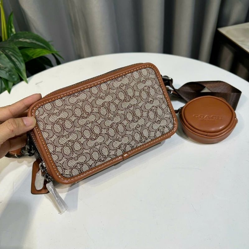 Túi đeo chéo coac.h CHARTER SLIM CROSSBODY IN MICRO SIGNATURE JACQUARD✨Mẫu túi coac.h nam nhỏ gọn dễ dùng