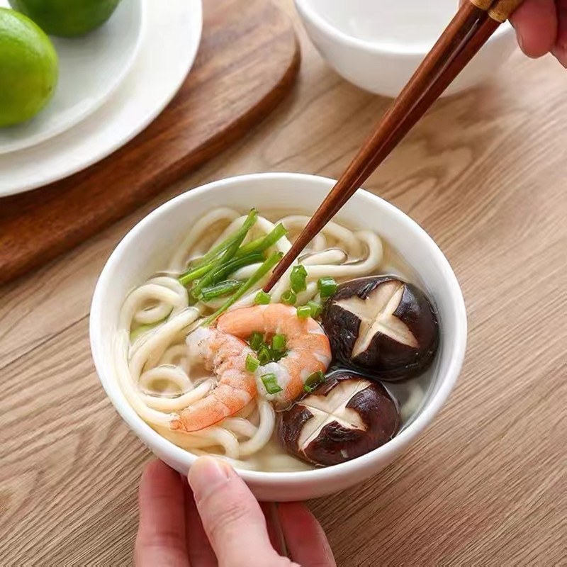 Chén sứ trắng trơn, chén ăn cơm, bát ăn cơm bằng sứ trắng đơn giản.