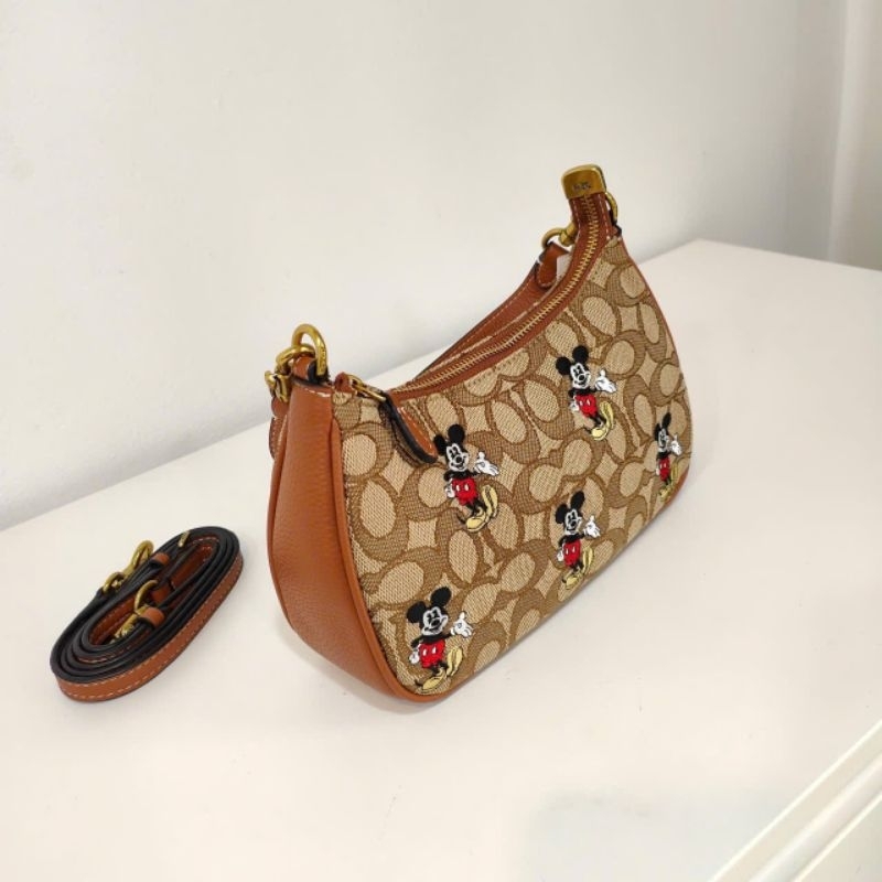 Túi Disney X Coach Teri Shoulder Bag With Mickey Mouse