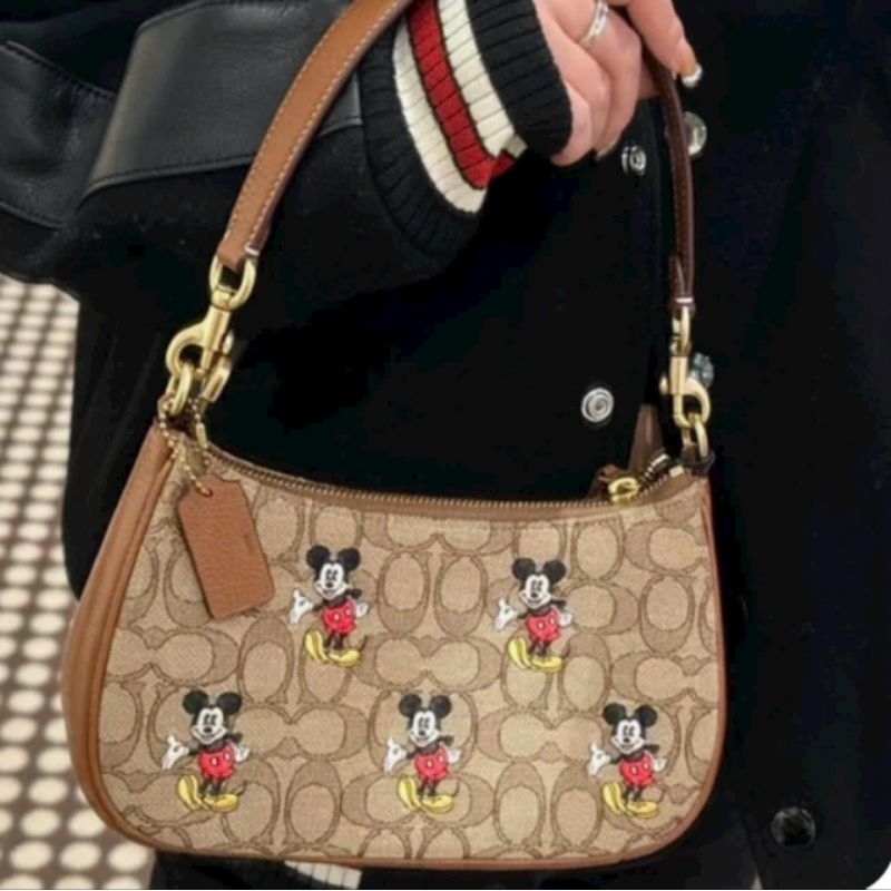 Túi Disney X Coach Teri Shoulder Bag With Mickey Mouse