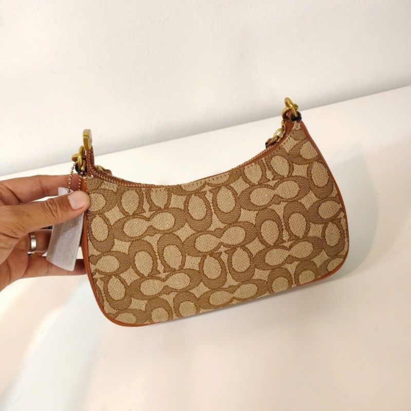 Túi Disney X Coach Teri Shoulder Bag With Mickey Mouse