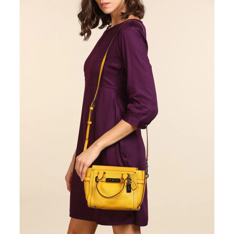 Túi si hiệu Coach Swagger mini