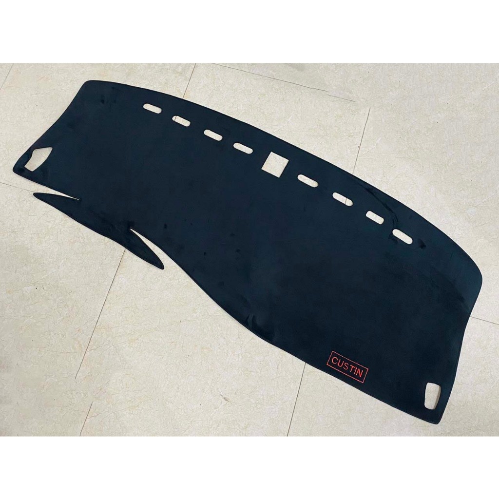 Thảm taplo xe Hyundai Custin 2023 2024 mẫu nhung lông cừu đế có chống trượt