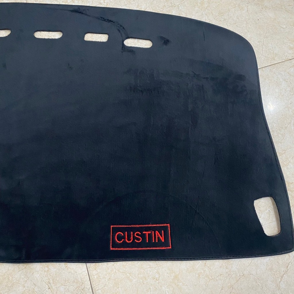 Thảm taplo xe Hyundai Custin 2023 2024 mẫu nhung lông cừu đế có chống trượt