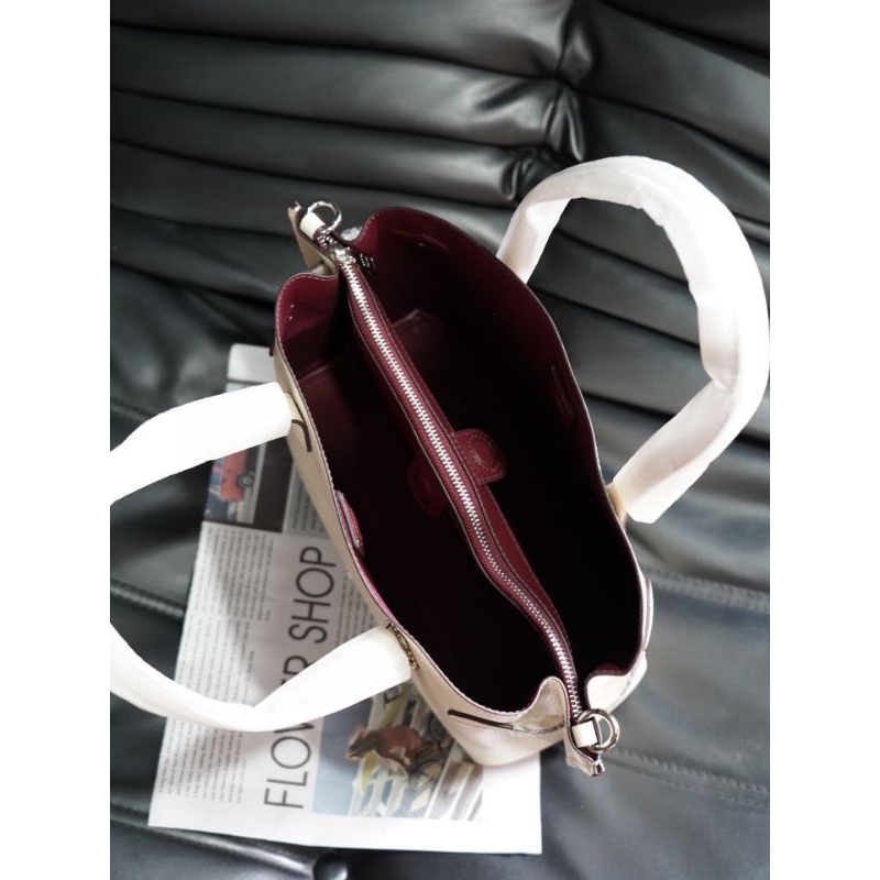 TÚI COACH Hannah Carryall