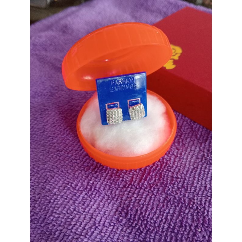 Bông tai nụ hình vuông chất liệu b.ạc