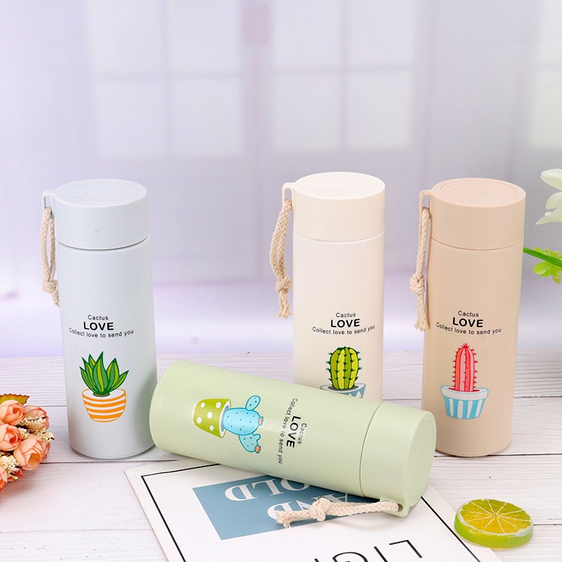 Bình đựng nước siêu đẹp in hình cây xương rồng 400ml cực kỳ đáng yêu dành cho các bé mang đến lớp có dây đeo