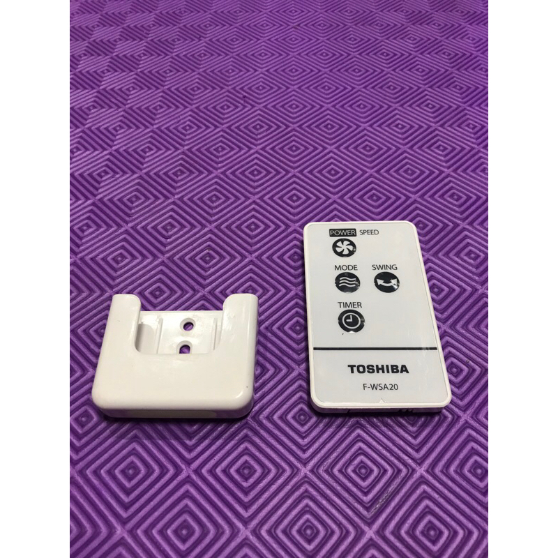 Remote quạt treo Toshiba chính hãng.