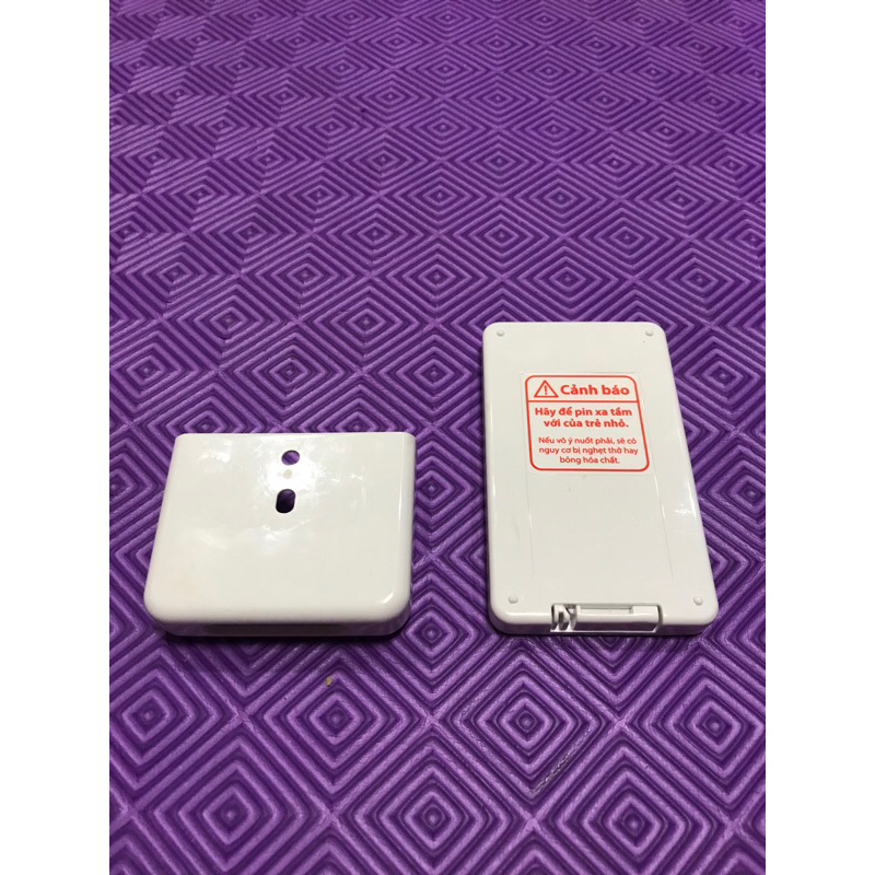 Remote quạt treo Toshiba chính hãng.