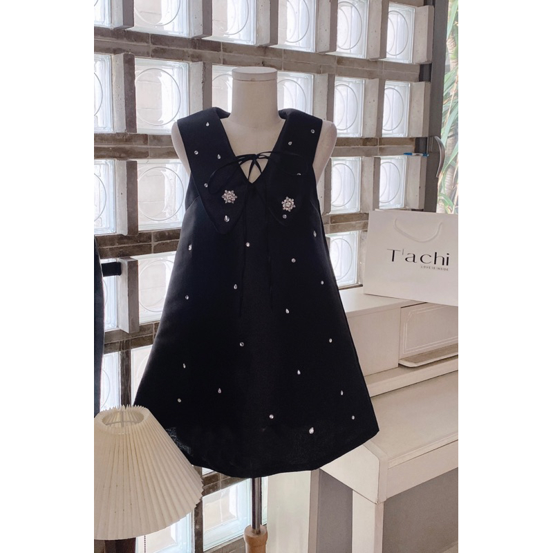 ĐẦM SUÔNG ĐEN CỔ PETTER ĐÍNH ĐÁ NƠ