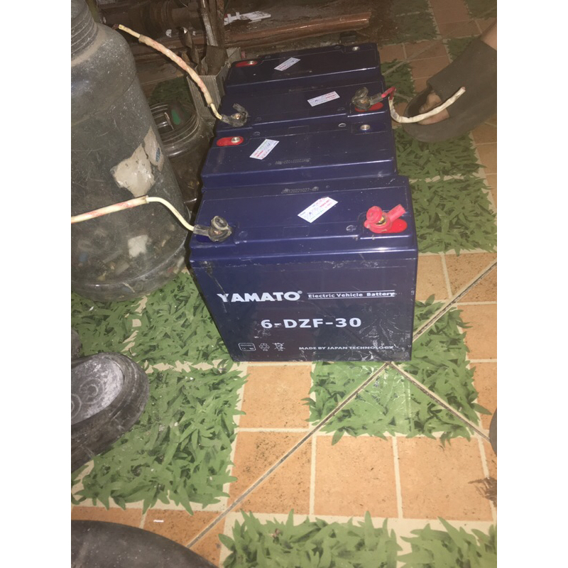 1 Bình ắc quy cũ tháo xe điện còn tốt 12v-30a 95%