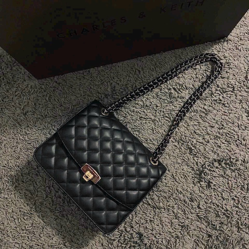 Túi charles keith quilted 2màu đeo chéo