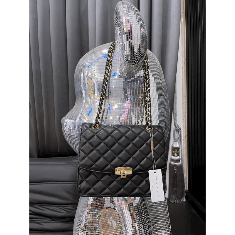 Túi charles keith quilted 2màu đeo chéo