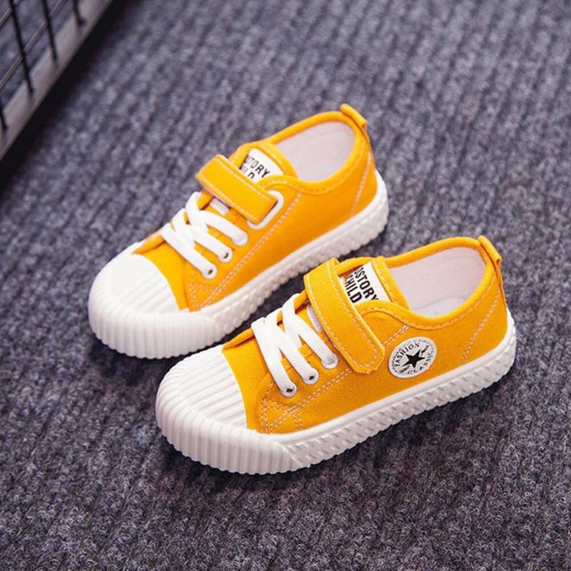 Giày thế thao cho bé