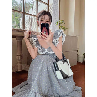 Đầm xoè chấm bi xanh trễ vai