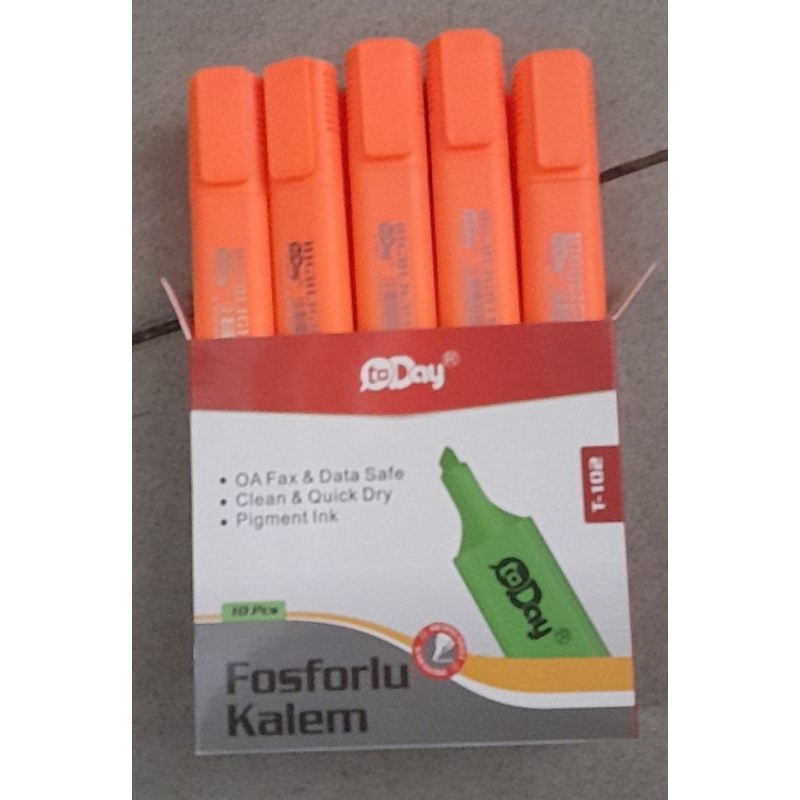 4 cây bút dạ quang .