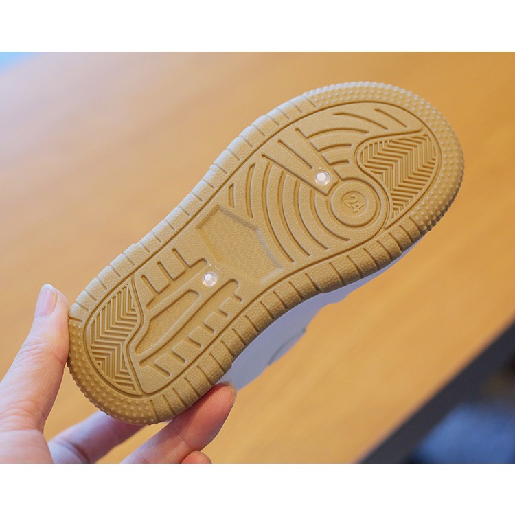 Giày thể thao trẻ em 5 đến 12 tuổi siêu nhẹ, siêu thoáng khí