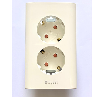Ổ Cắm Điện Hàn Quốc âm tường DLC 2218 được làm bằng nhựa ABS chông giật chống cháy