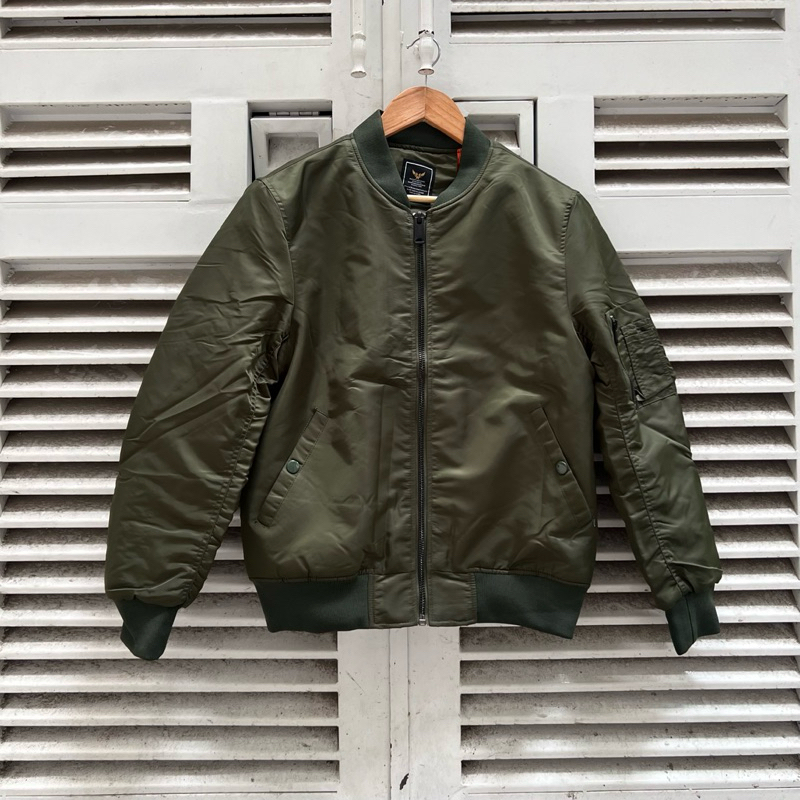 BOMBER PHI CÔNG TRẦN BÔNG DÀY DẶN ẤM ÁP