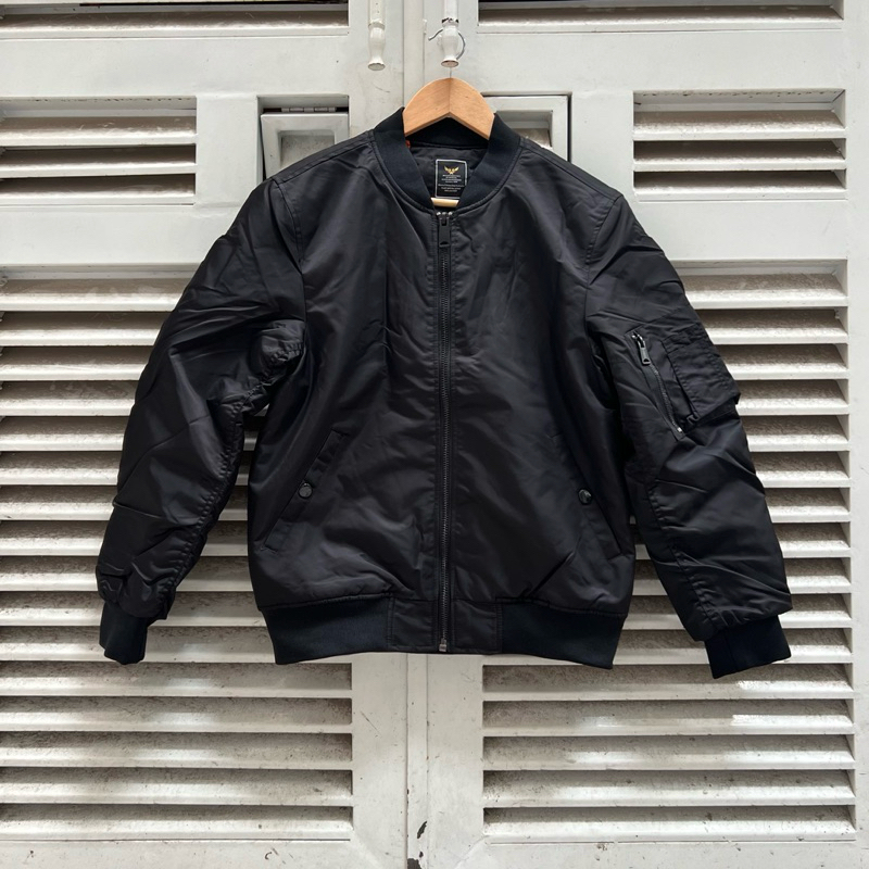 BOMBER PHI CÔNG TRẦN BÔNG DÀY DẶN ẤM ÁP