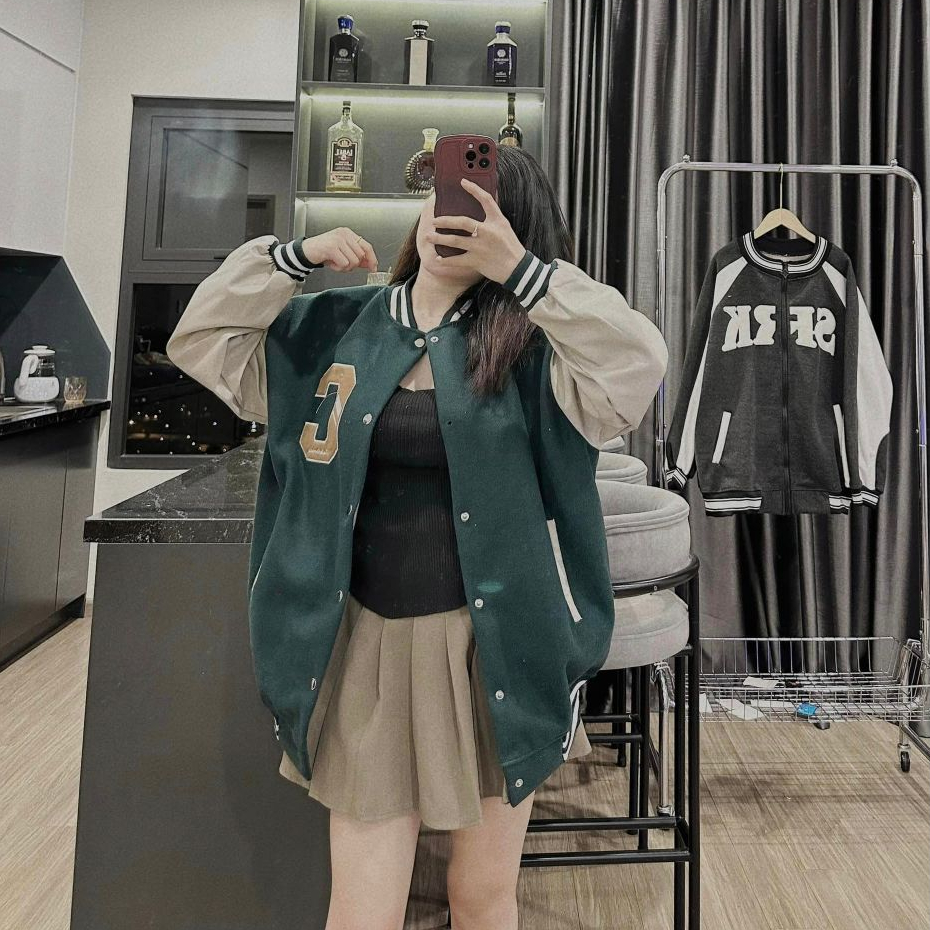 Áo khoác bomber unisex màu xanh rêu thêu logo chất liệu dạ phối da, áo varsity jacket cúc bấm hai lớp dày dặn