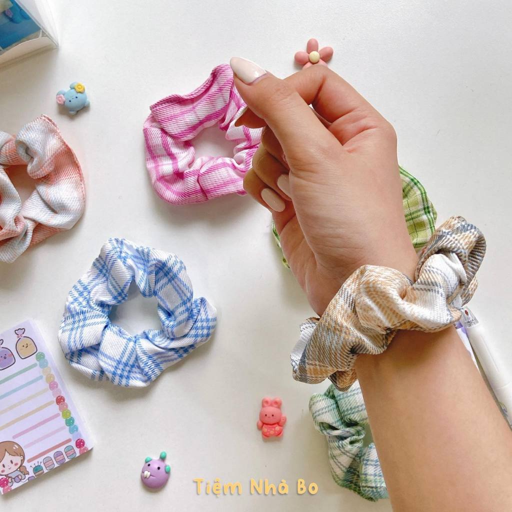 Cột tóc Scrunchies caro