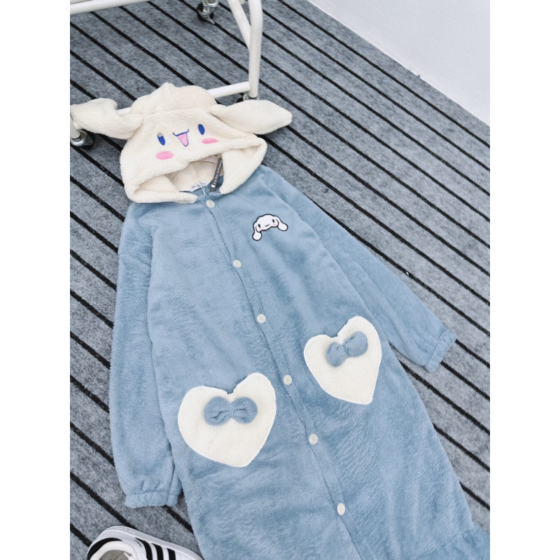 VÁY LÔNG XANH TAI THỎ MŨ TRẮNG TÚI TIM