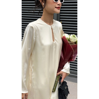 Váy dáng dài thanh lịch  KHUE HOUSE Isabella lụa cao cấp dáng suông basic chất liệu lụa cổ tròn (váy lụa kem giọt lệ)
