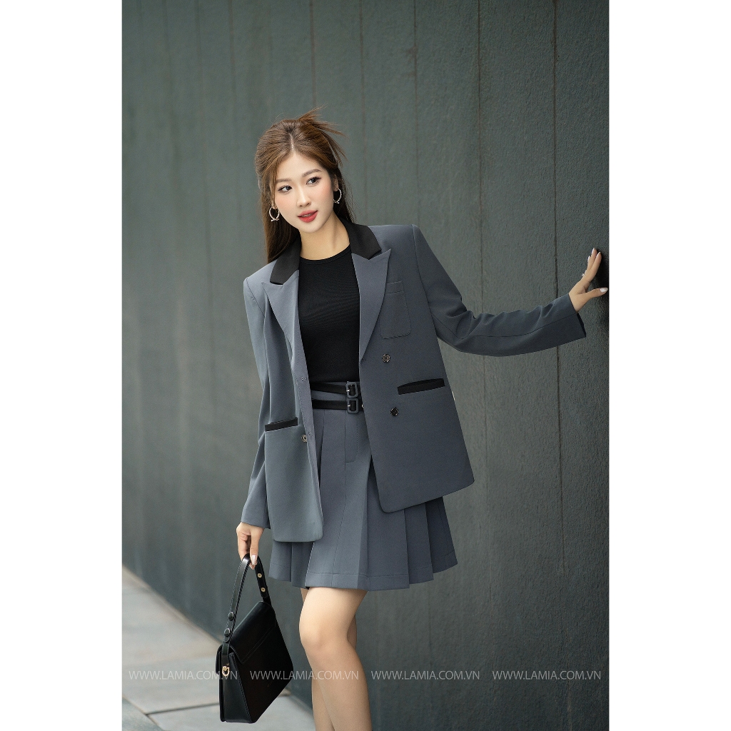 Set sơ mi nữ Lamia Design LE193  áo blazer suông và chân váy mini xếp ly dáng eo cạp cao với phần thân váy phối đai kép