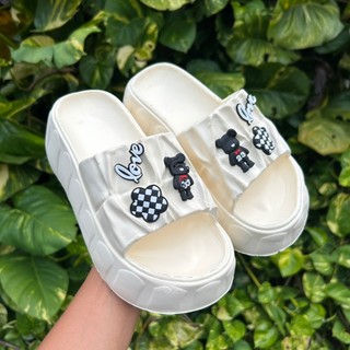Dép quai ngang nữ gắn stick gấu love đế cao 7cm