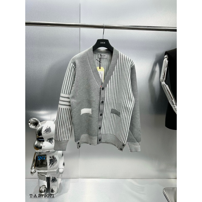 Áo cardigan len thom kẻ sọc trắng phối 2 màu đen trắng,áo khoác len cardigan phối màu đen trắng thêu vạch tay trắng