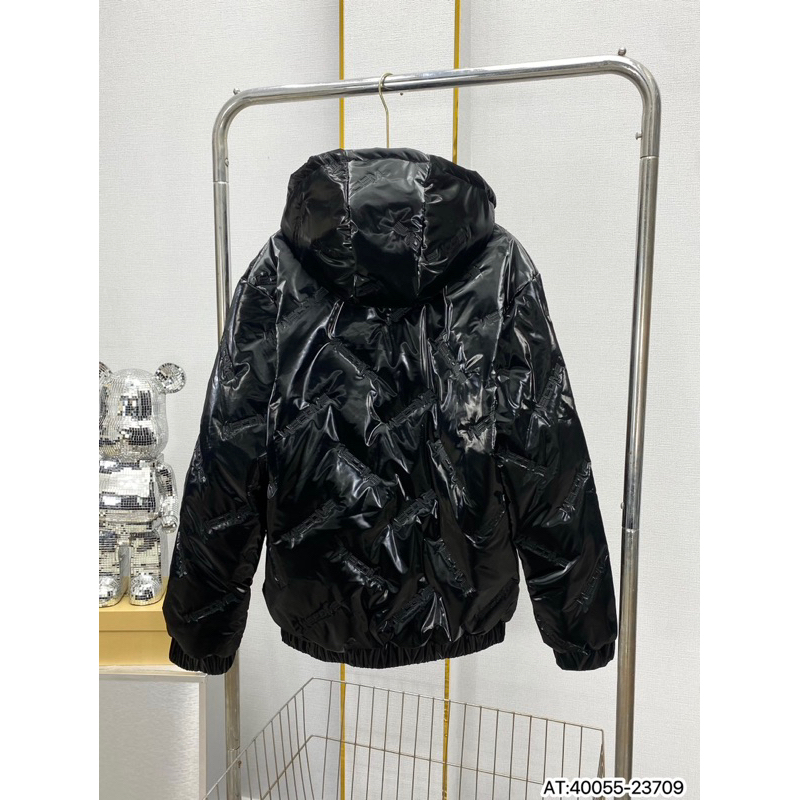 Áo khoác phao bóng dập nổi chữ wecome phối mũ bạc,áo phao bóng màu bạc có mũ bản hot trend 2024