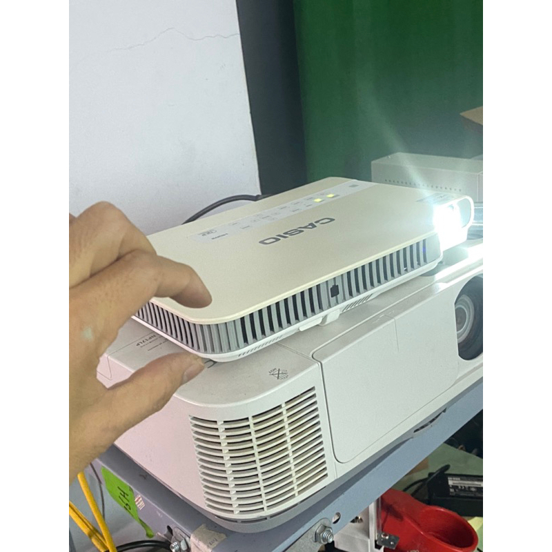 Máy chiếu siêu mỏng Japan Casio XJ-A252 mới 99%