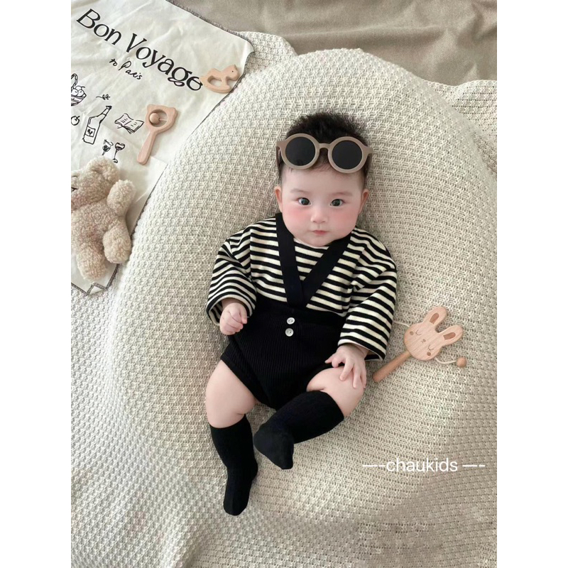 222PC Set yếm kèm áo + tất cho bé mã 4762