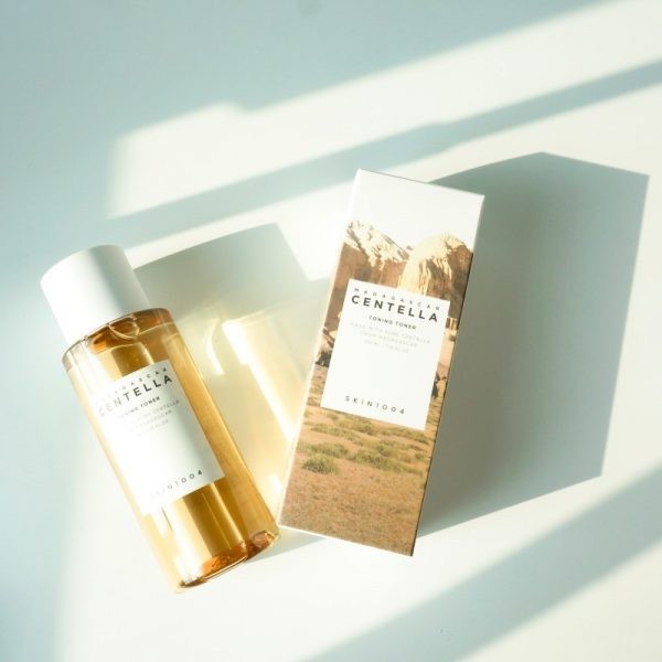 Nước Hoa Hồng Phục Hồi Da Mụn Rau Má Skin1004 - 210ml