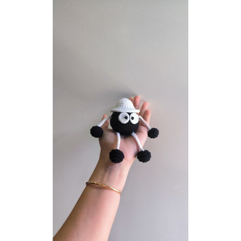 Móc khoá bồ hóng rút được tay chân bằng len handmade