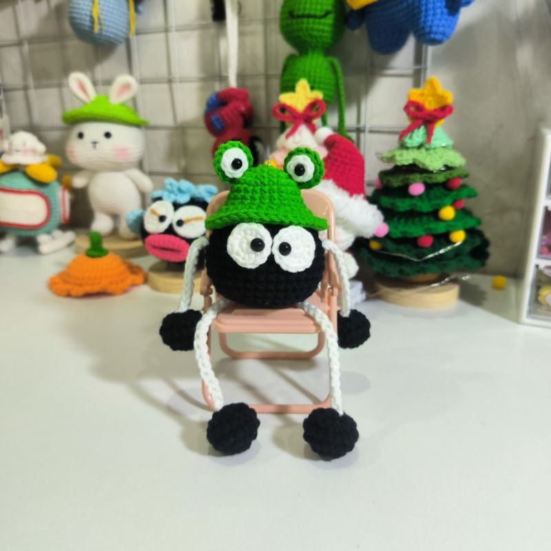 Móc khoá bồ hóng rút được tay chân bằng len handmade