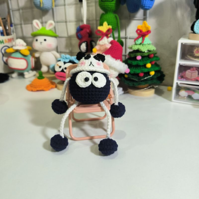Móc khoá bồ hóng rút được tay chân bằng len handmade