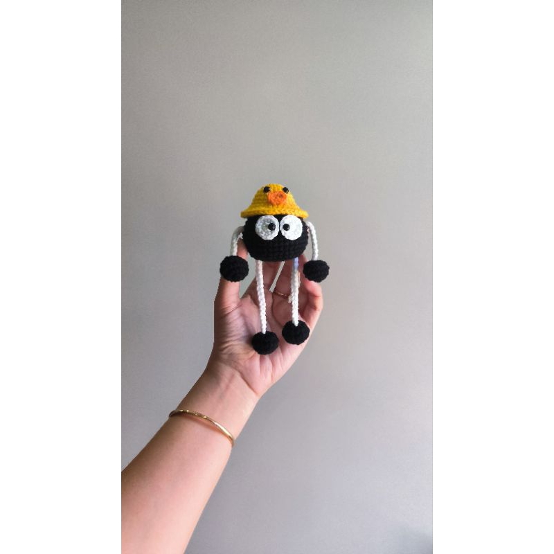 Móc khoá bồ hóng rút được tay chân bằng len handmade
